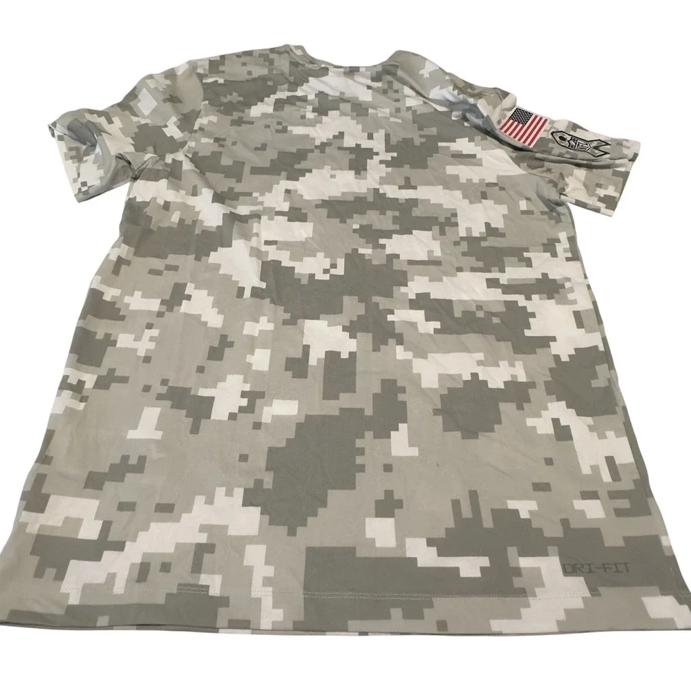 Cleveland Browns Shirt Mens Medium Camo NFL Football Salute Service Nike Dri Fit